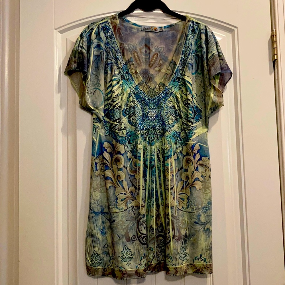 UNITY WORLD WEAR GREEN/BLUE ACCENTED TOP